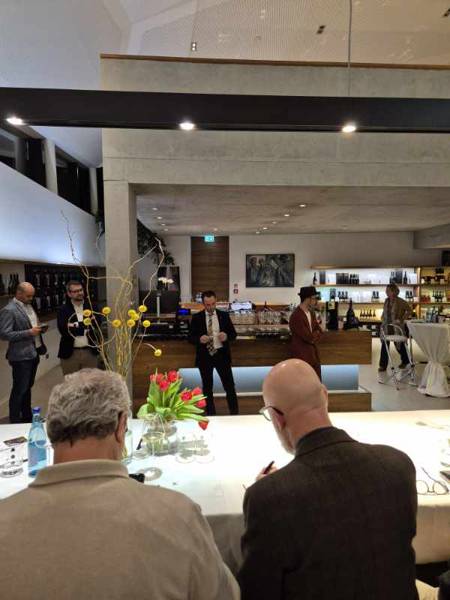 Presentazione dell’evento nella sala degustazione