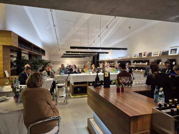 La sala e gli ospiti dell’evento
