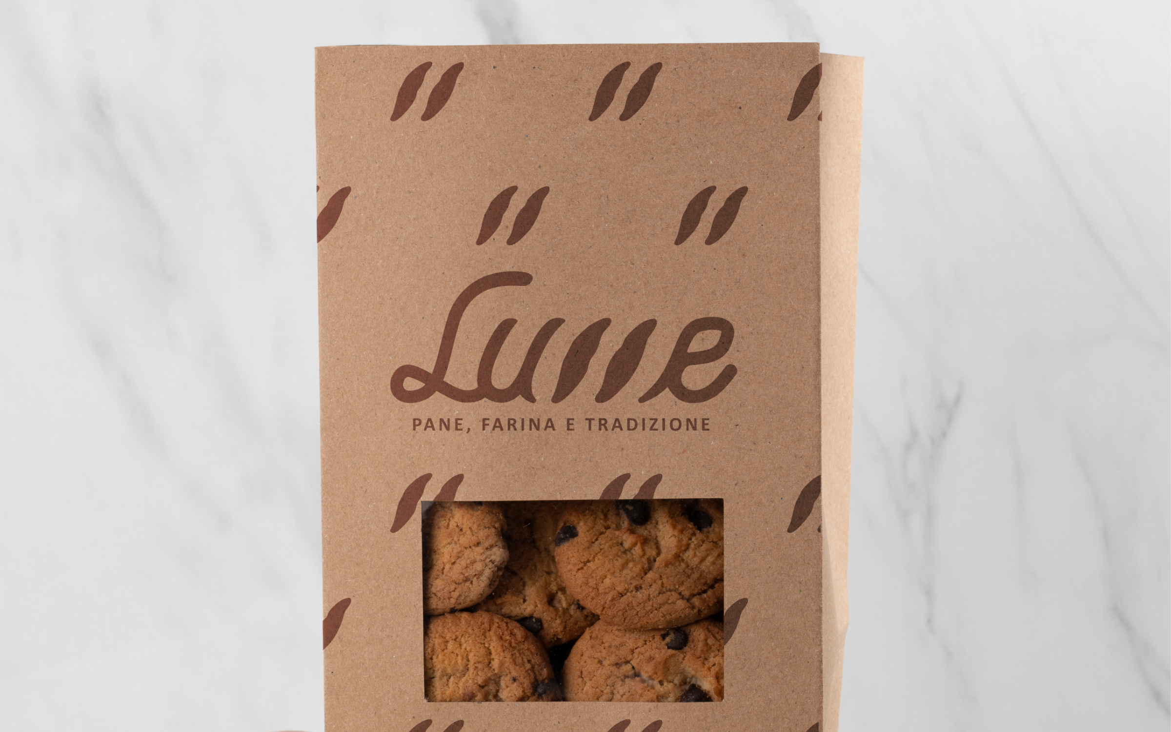 Confezione di biscotti Lume in carta kraft con logo e pattern.