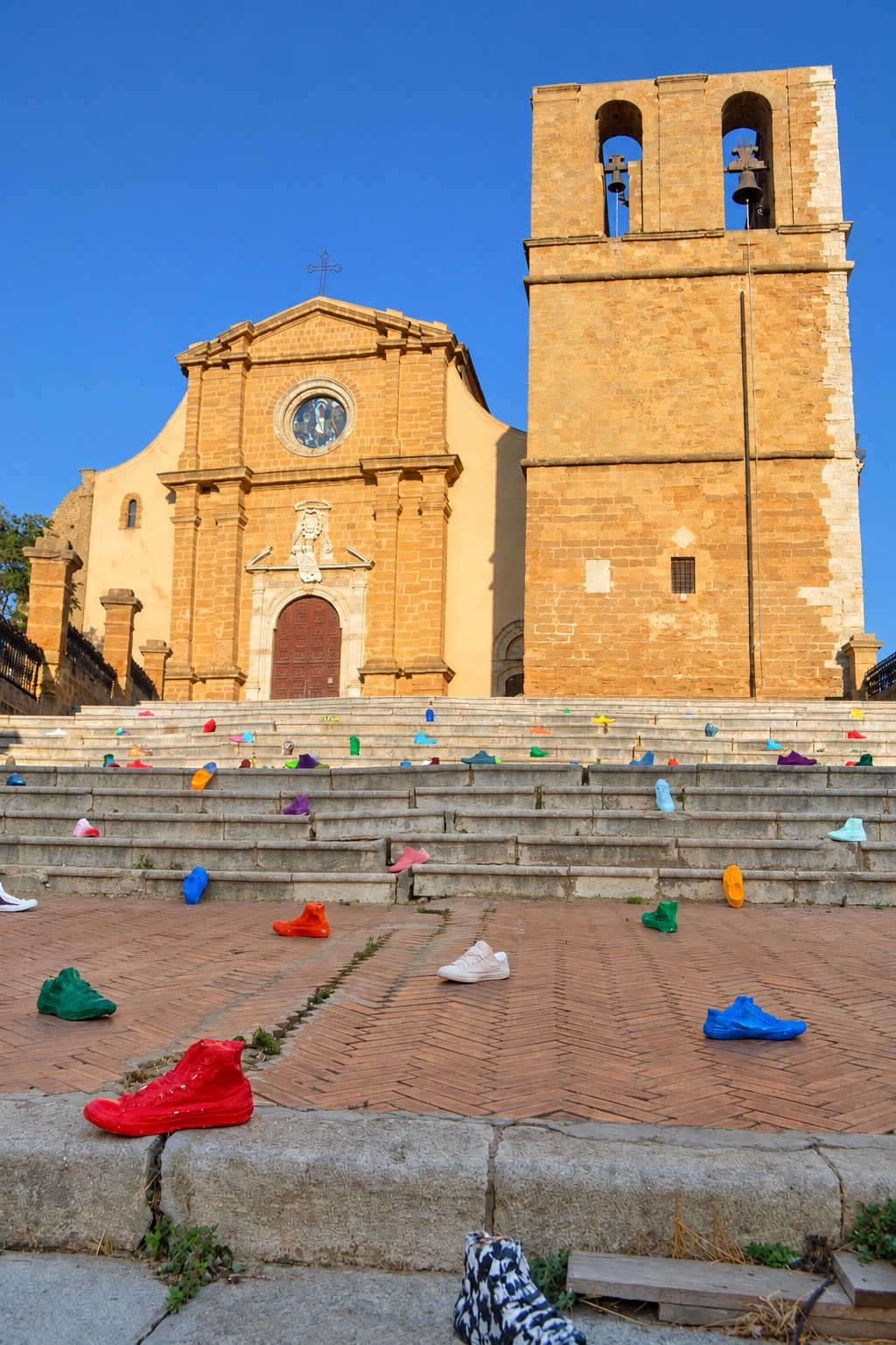 Cattedrale di Agrigento con le scarpe colorate di Walk in progress